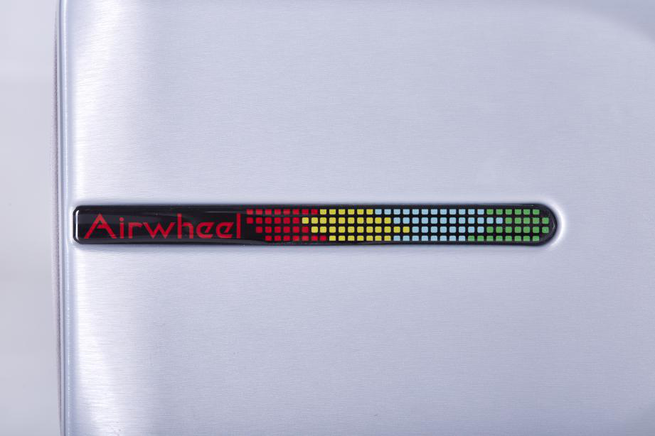 airwheel伟德体育骑行行李箱