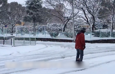 Airwheel伟德体育平衡车不愧为“雪中骑士”呀!